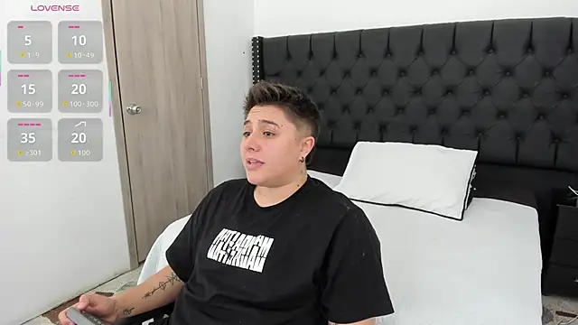 Snapshot of IanGilbert chatting on 11/24/25, 07:57 IanGilbert online show from 11/24/25, 07:57