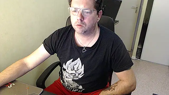 blueandwhite1 online show from 12/21/24, 03:31