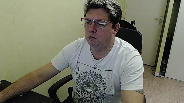 blueandwhite1 online show from 01/05/25, 05:41