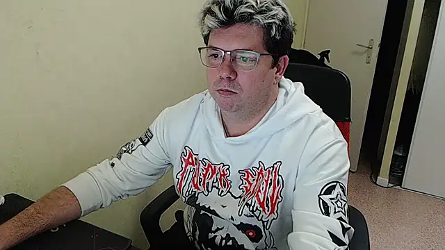 blueandwhite1 online show from 01/06/25, 05:38