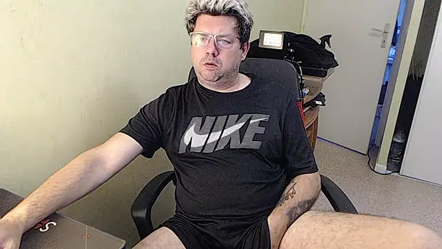 blueandwhite1 online show from 01/11/25, 08:11