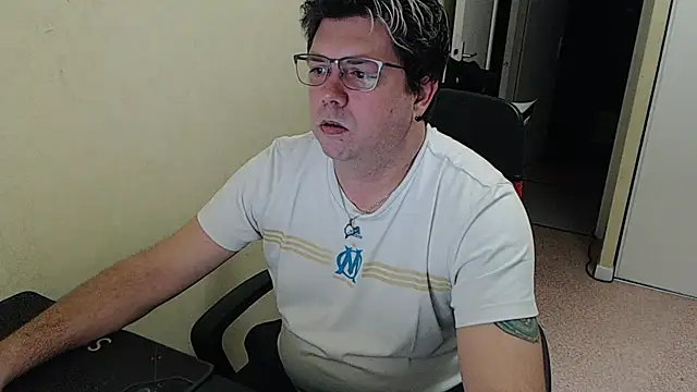 blueandwhite1 online show from 01/26/25, 05:44