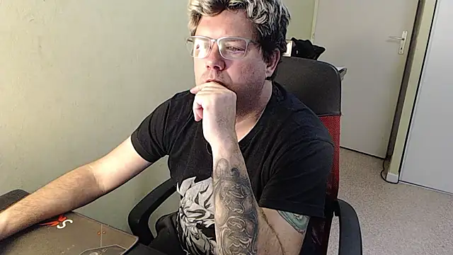 blueandwhite1 online show from 01/27/25, 04:43