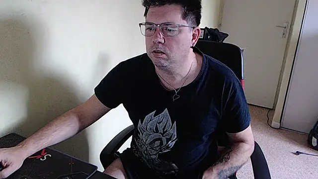 blueandwhite1 online show from 01/29/25, 09:33