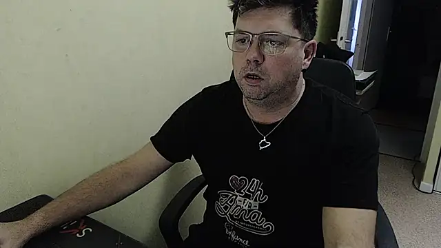 blueandwhite1 online show from 01/30/25, 03:19