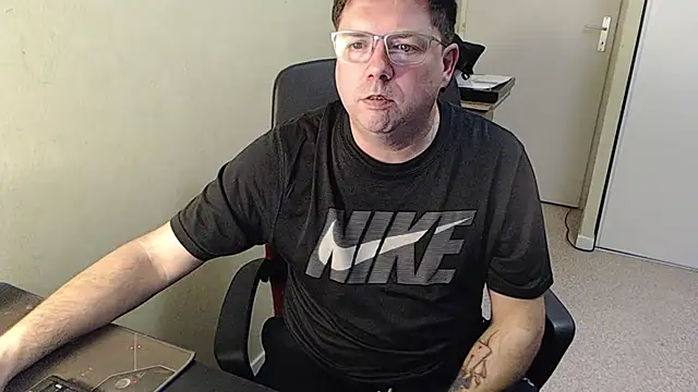 blueandwhite1 online show from 02/01/25, 09:19