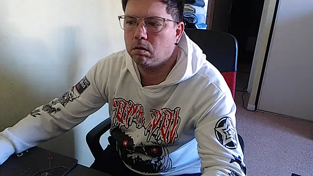 blueandwhite1 online show from 02/05/25, 11:23