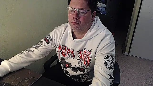 blueandwhite1 online show from 02/08/25, 10:40