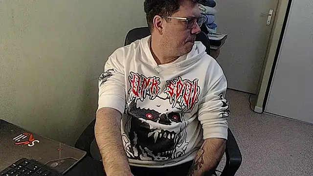 blueandwhite1 online show from 02/09/25, 09:16