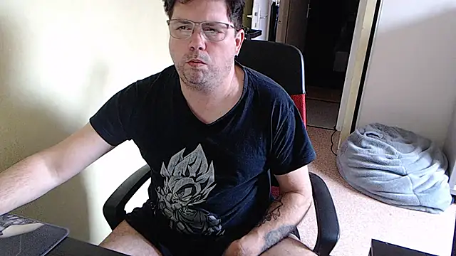 blueandwhite1 online show from 02/18/25, 03:32