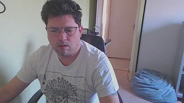 blueandwhite1 online show from 02/19/25, 03:27