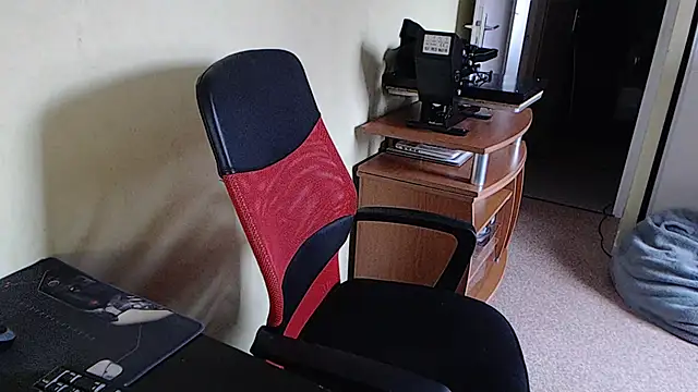 blueandwhite1 online show from 02/21/25, 03:32