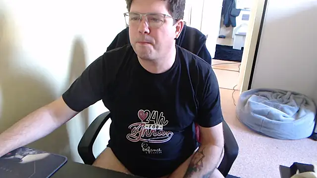 blueandwhite1 online show from 03/05/25, 03:40