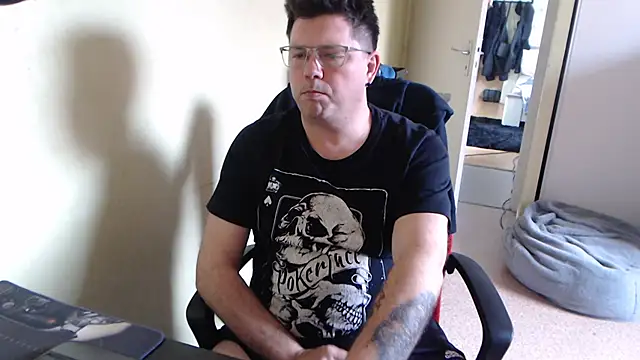 blueandwhite1 online show from 03/12/25, 03:40