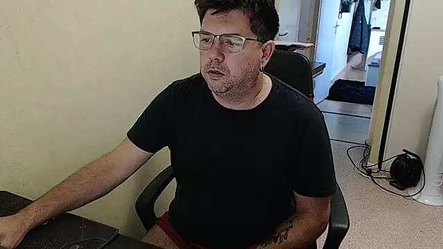 blueandwhite1 online show from 10/01/25, 06:52