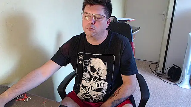 blueandwhite1 online show from 10/04/25, 07:50