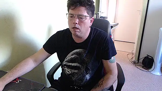 blueandwhite1 online show from 10/07/25, 02:25