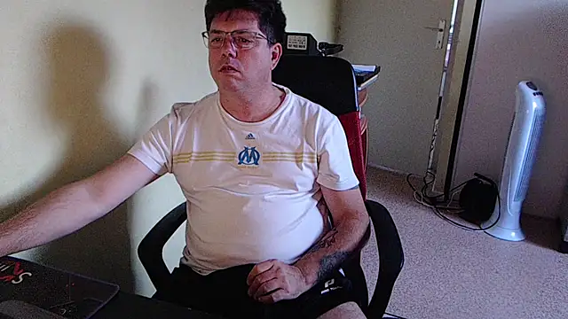 blueandwhite1 online show from 10/13/25, 04:51