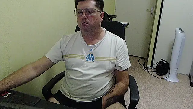 blueandwhite1 online show from 10/14/25, 08:20