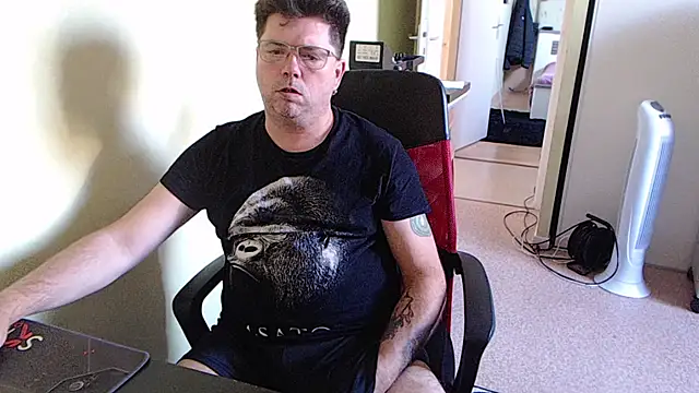 blueandwhite1 online show from 10/16/25, 03:13