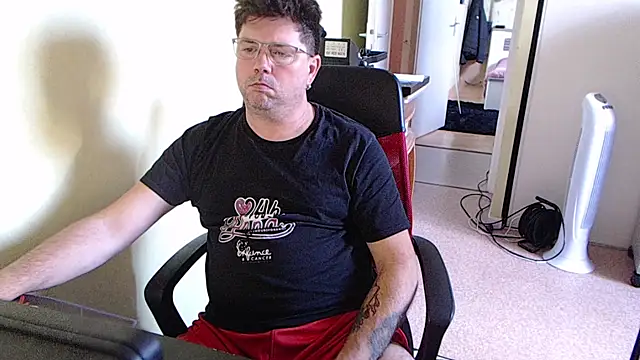 blueandwhite1 online show from 10/24/25, 02:46