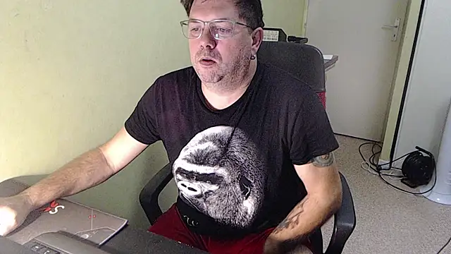 blueandwhite1 online show from 11/01/25, 08:49