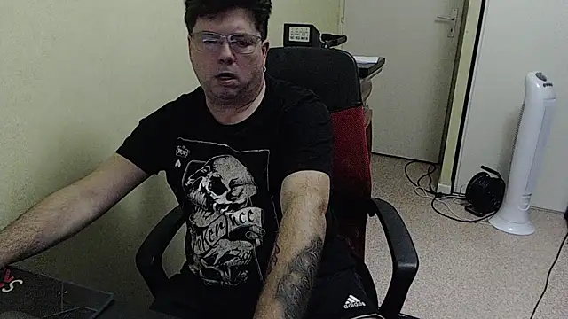 blueandwhite1 online show from 11/10/25, 04:17