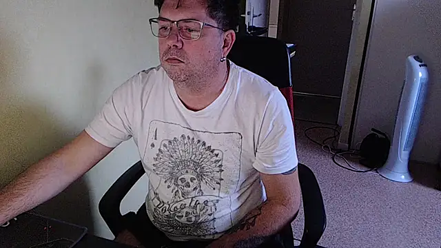 blueandwhite1 online show from 11/13/25, 03:55