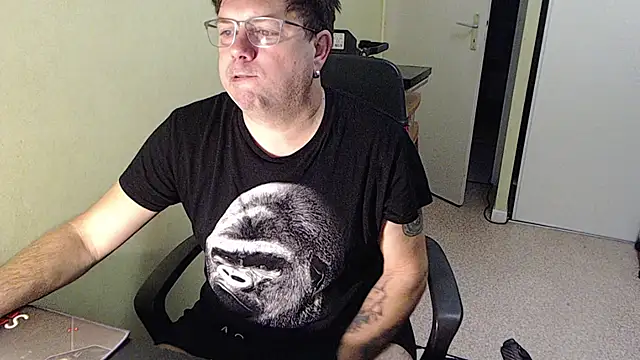 blueandwhite1 online show from 11/29/25, 07:55