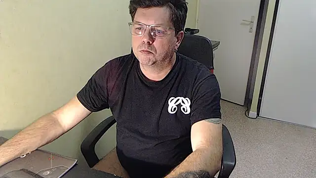 blueandwhite1 online show from 12/04/25, 03:43