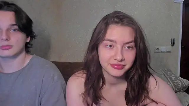 Snapshot of muuur_fam chatting on 11/15/25, 07:54 muuur fam online show from 11/15/25, 07:54