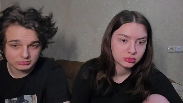 Snapshot of muuur_fam chatting on 11/23/25, 07:02 muuur fam online show from 11/23/25, 07:02