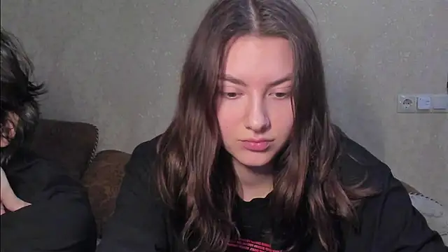 Snapshot of muuur_fam chatting on 12/14/25, 08:35 muuur fam online show from 12/14/25, 08:35