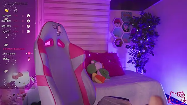 Snapshot of _chloe_moons_ chatting on 09/19/25, 11:05 chloe moons online show from 09/19/25, 11:05