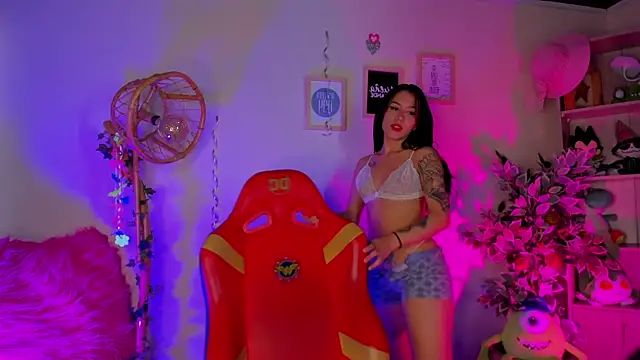 Snapshot of _chloe_moons_ chatting on 10/02/25, 09:55 chloe moons online show from 10/02/25, 09:55