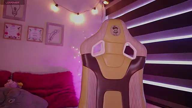 Snapshot of _chloe_moons_ chatting on 10/03/25, 09:34 chloe moons online show from 10/03/25, 09:34