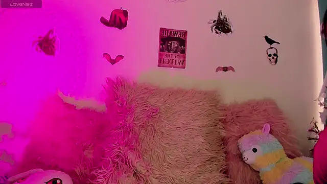 Snapshot of _chloe_moons_ chatting on 10/07/25, 09:56 chloe moons online show from 10/07/25, 09:56