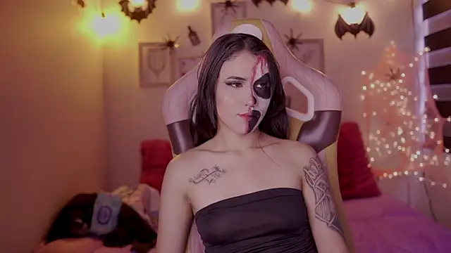 Snapshot of _chloe_moons_ chatting on 10/15/25, 09:26 chloe moons online show from 10/15/25, 09:26