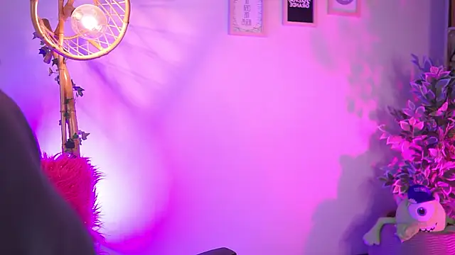 Snapshot of _chloe_moons_ chatting on 11/21/25, 07:34 chloe moons online show from 11/21/25, 07:34