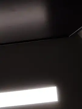 danigarci2307 online show from 10/28/25, 01:42