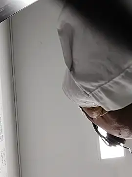 danigarci2307 online show from 03/09/26, 09:41