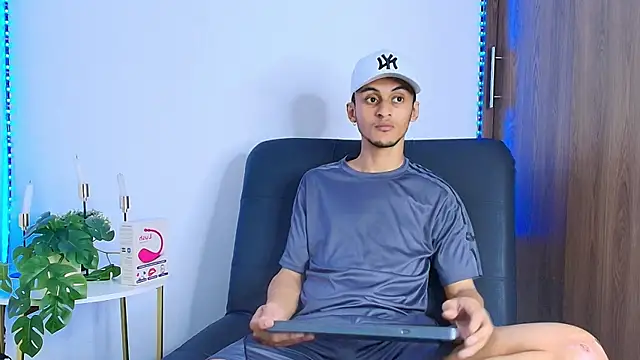 AlejandroLoouis online show from 11/06/25, 07:37