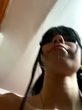 valentinagomez17 online show from 10/25/25, 04:42