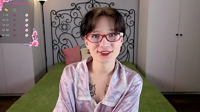 Snapshot of oliviafairy1 chatting on 09/27/25, 04:12 oliviafairy1 online show from 09/27/25, 04:12