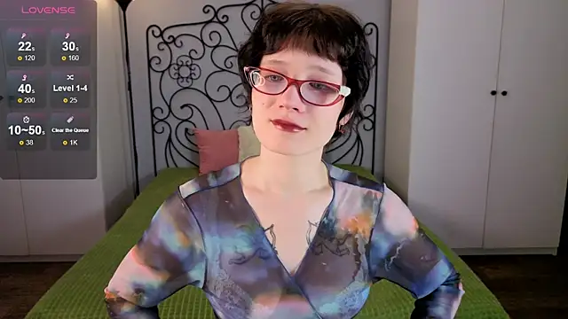 Snapshot of oliviafairy1 chatting on 10/10/25, 02:49 oliviafairy1 online show from 10/10/25, 02:49