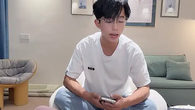 Snapshot of STxuguanhan chatting on 09/19/25, 10:05 STxuguanhan online show from 09/19/25, 10:05