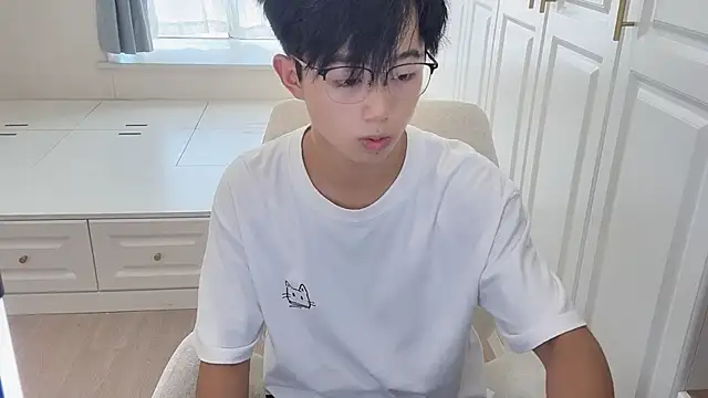 Snapshot of STxuguanhan chatting on 09/20/25, 07:53 STxuguanhan online show from 09/20/25, 07:53