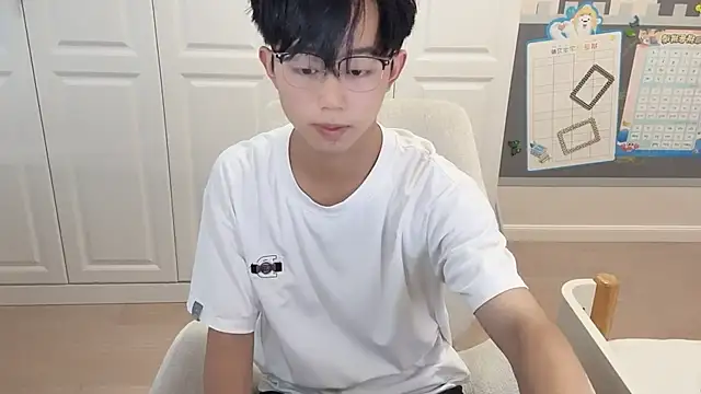 Snapshot of STxuguanhan chatting on 09/21/25, 09:11 STxuguanhan online show from 09/21/25, 09:11