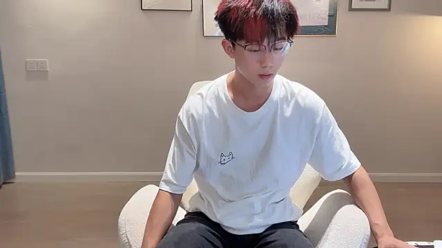 Snapshot of STxuguanhan chatting on 09/29/25, 10:25 STxuguanhan online show from 09/29/25, 10:25