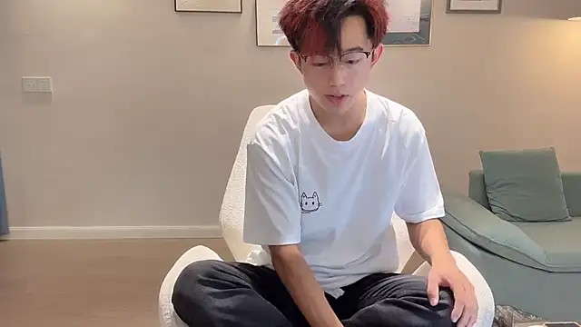 Snapshot of STxuguanhan chatting on 10/04/25, 07:17 STxuguanhan online show from 10/04/25, 07:17
